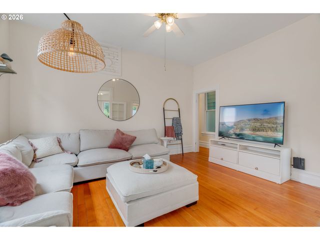 14 Sw WHITAKER St, Portland, OR 97239
