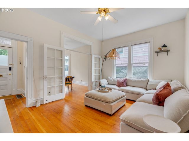 14 Sw WHITAKER St, Portland, OR 97239