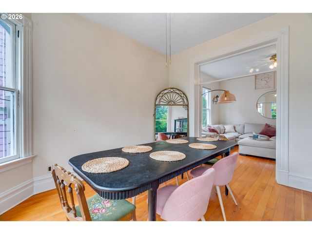 14 Sw WHITAKER St, Portland, OR 97239