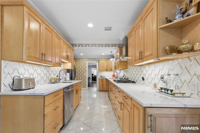 1474 Windsor Road, Teaneck, NJ 07666