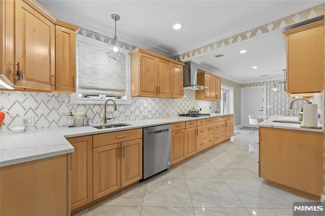1474 Windsor Road, Teaneck, NJ 07666