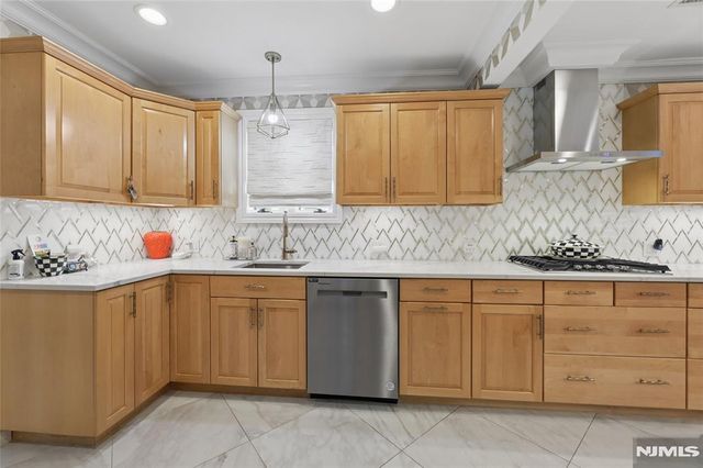 1474 Windsor Road, Teaneck, NJ 07666