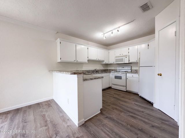 1701 THE GREENS Way 523, Jacksonville Beach, FL 32250