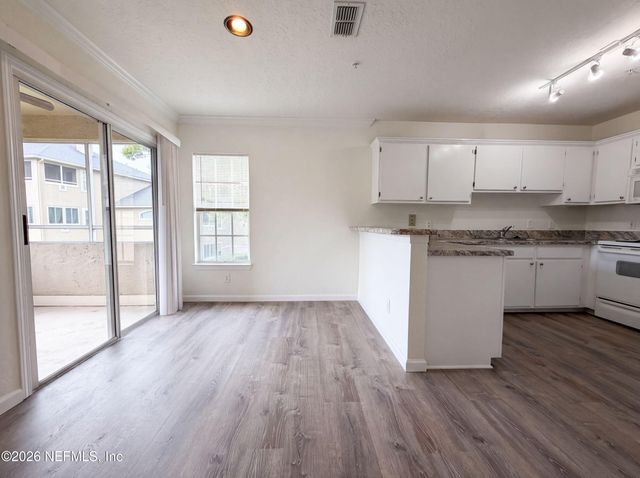 1701 THE GREENS Way 523, Jacksonville Beach, FL 32250