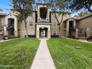 1701 THE GREENS Way 523, Jacksonville Beach, FL 32250