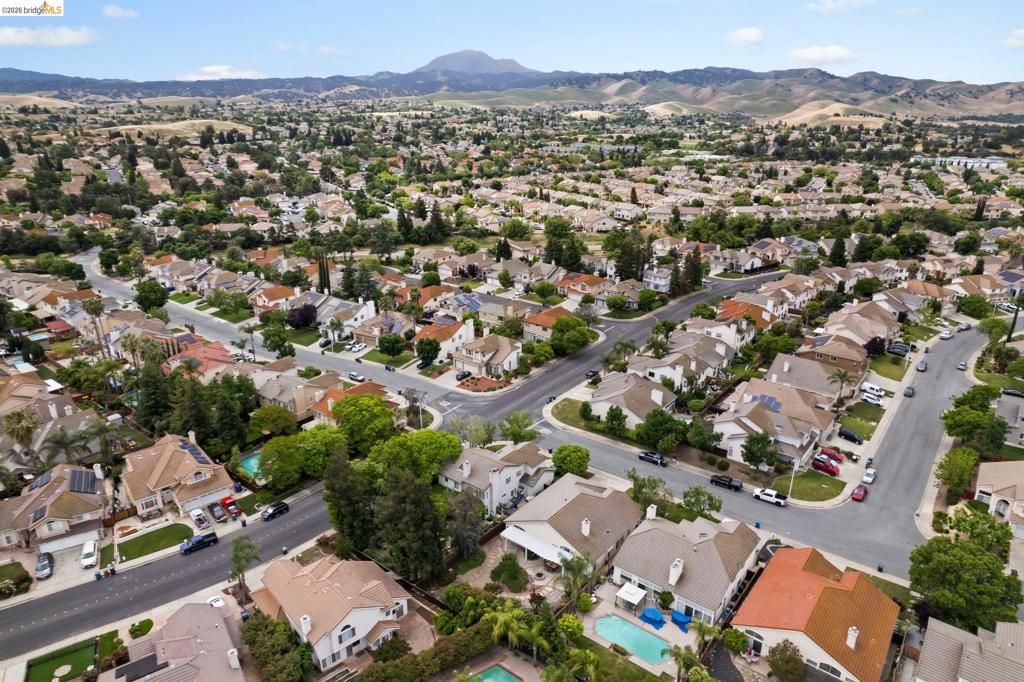 Image 10 of property listing at 2433 Mimosa Way, Antioch, CA 94509