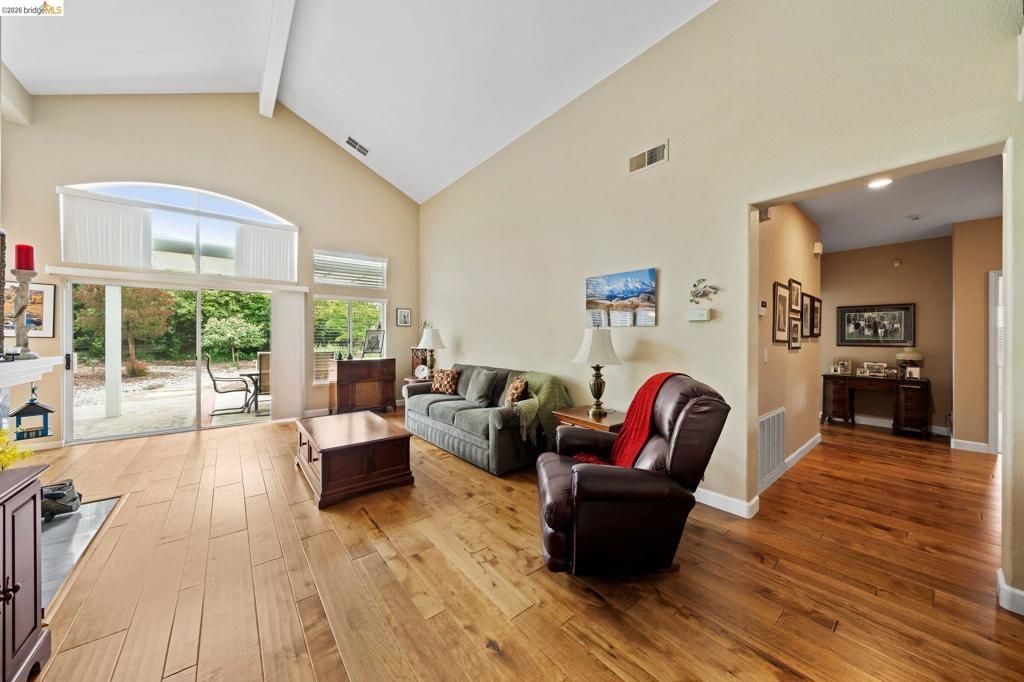 Image 17 of property listing at 2433 Mimosa Way, Antioch, CA 94509