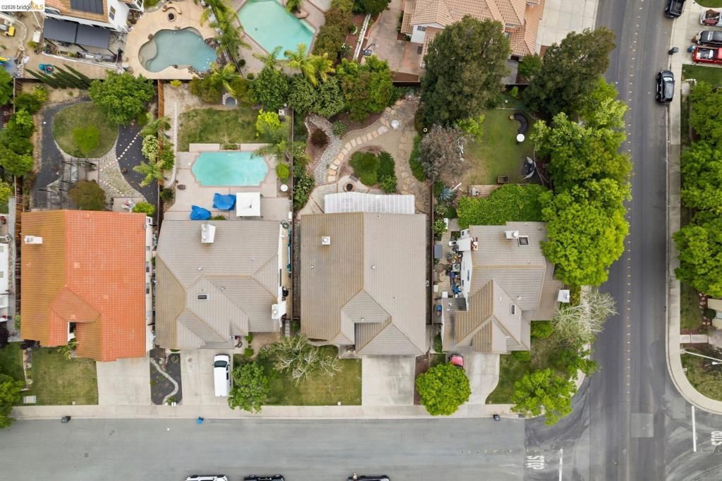 Image 5 of property listing at 2433 Mimosa Way, Antioch, CA 94509