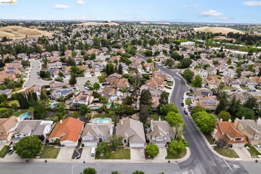 Image 6 of property listing at 2433 Mimosa Way, Antioch, CA 94509