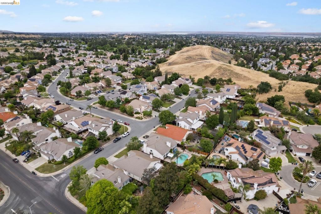 Image 8 of property listing at 2433 Mimosa Way, Antioch, CA 94509