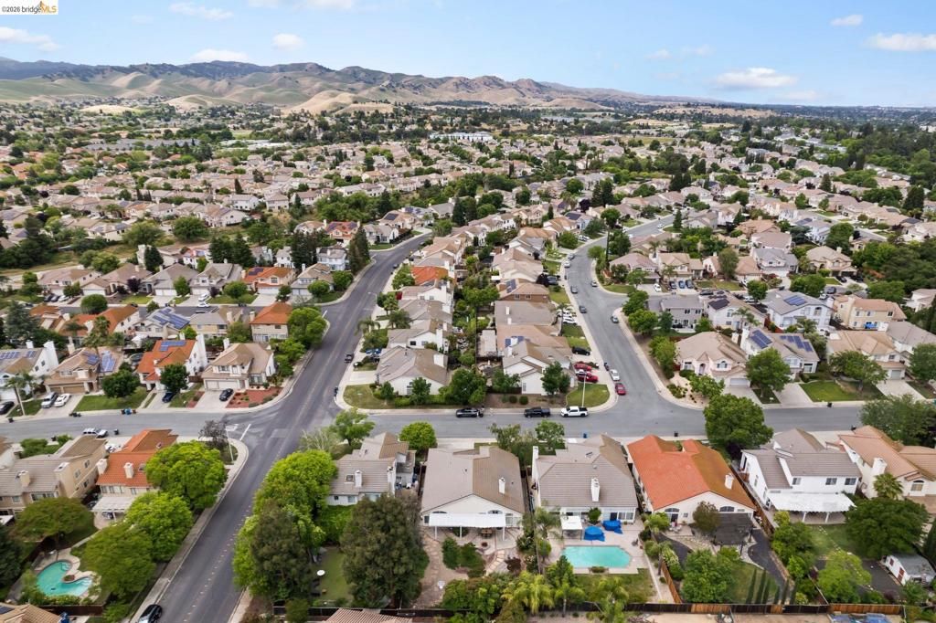 Image 9 of property listing at 2433 Mimosa Way, Antioch, CA 94509