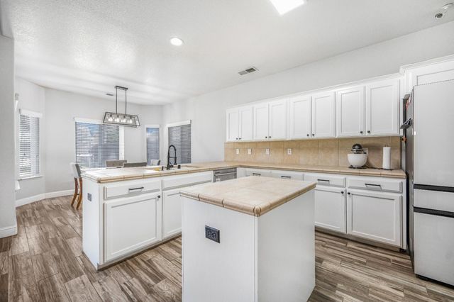 5391 E Burns Avenue, Fresno, CA 93725