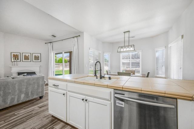 5391 E Burns Avenue, Fresno, CA 93725