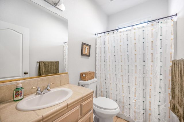 5391 E Burns Avenue, Fresno, CA 93725