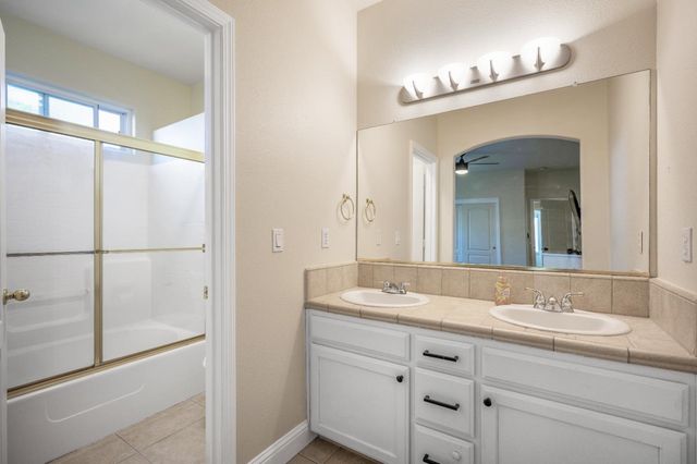 5391 E Burns Avenue, Fresno, CA 93725