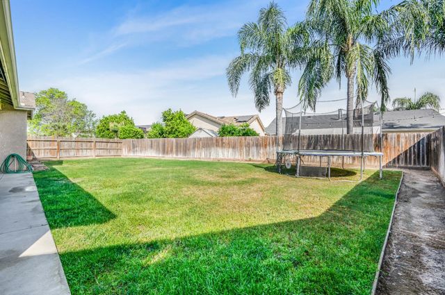 5391 E Burns Avenue, Fresno, CA 93725