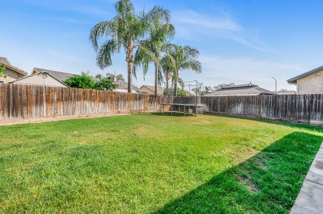5391 E Burns Avenue, Fresno, CA 93725