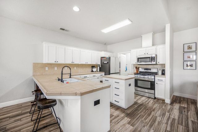 5391 E Burns Avenue, Fresno, CA 93725