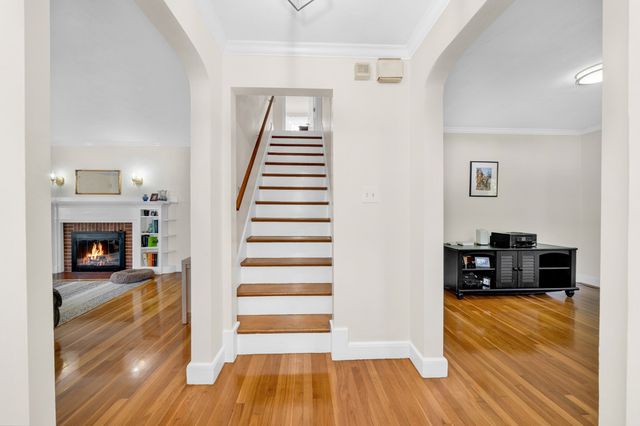 9 Priscilla Ln, Winchester, MA 01890