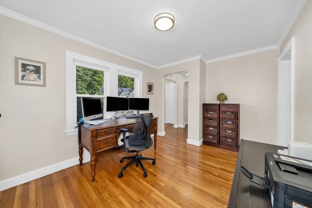 9 Priscilla Ln, Winchester, MA 01890