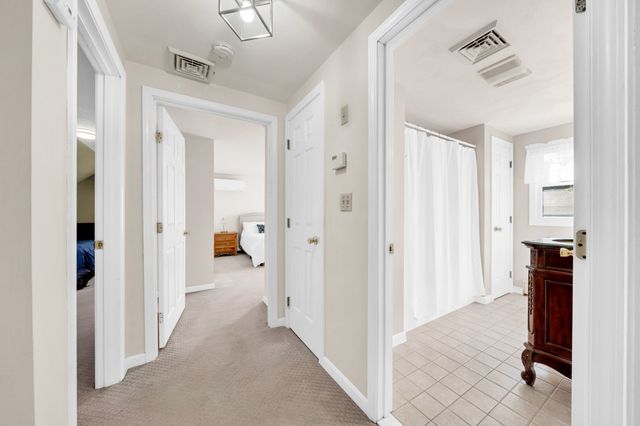 9 Priscilla Ln, Winchester, MA 01890