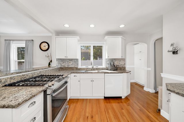 9 Priscilla Ln, Winchester, MA 01890