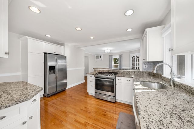 9 Priscilla Ln, Winchester, MA 01890
