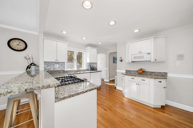 9 Priscilla Ln, Winchester, MA 01890