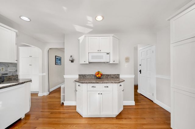 9 Priscilla Ln, Winchester, MA 01890