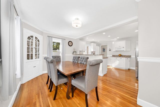 9 Priscilla Ln, Winchester, MA 01890