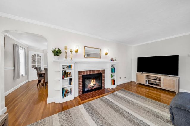 9 Priscilla Ln, Winchester, MA 01890