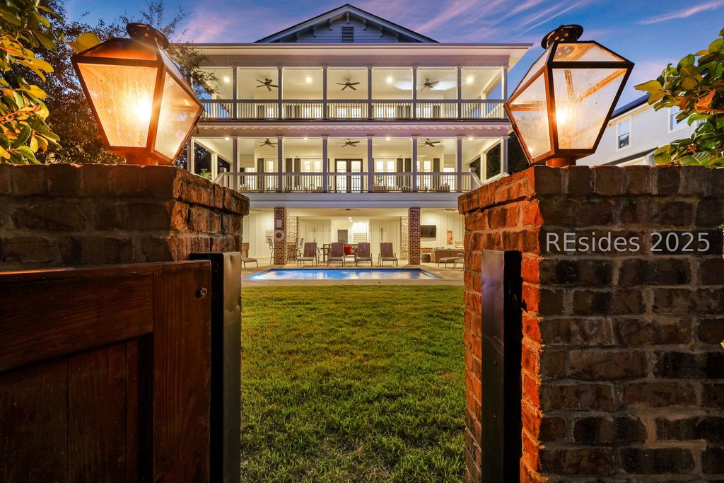 19 Sanddollar Rd, Hilton Head Island, SC 29928