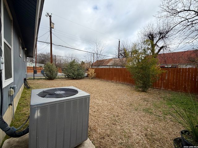 514 Martin Luther King Dr, San Antonio, TX 78203