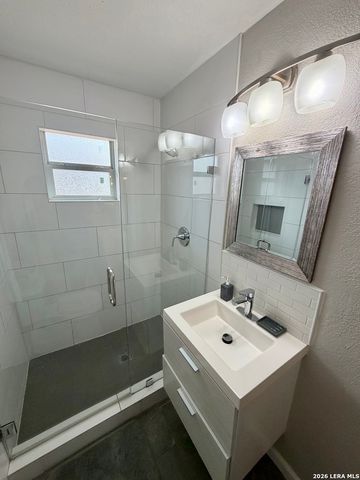 514 Martin Luther King Dr, San Antonio, TX 78203