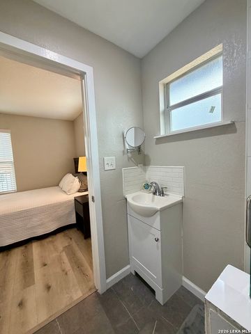 514 Martin Luther King Dr, San Antonio, TX 78203