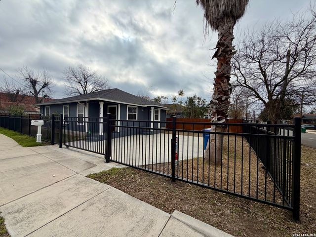 514 Martin Luther King Dr, San Antonio, TX 78203