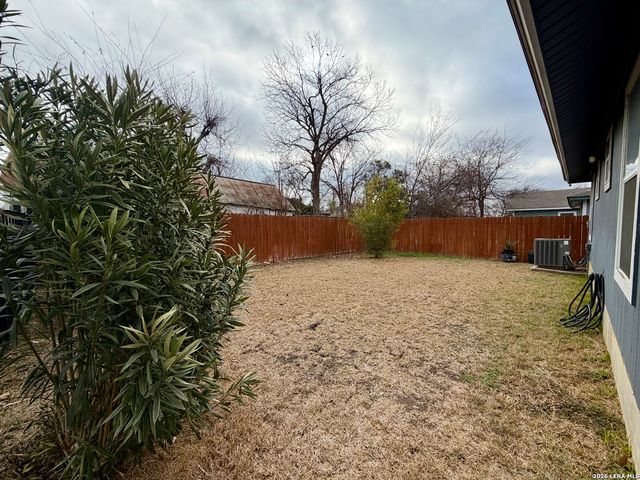 514 Martin Luther King Dr, San Antonio, TX 78203