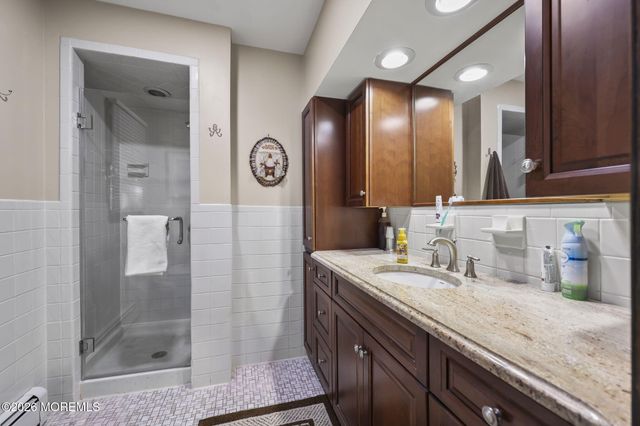 11 Colona Road, Wayne, NJ 07470