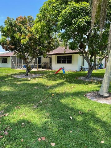 19265 E Saint Andrews Drive, Hialeah, FL 33015
