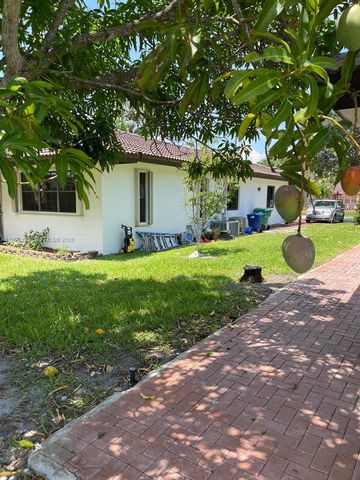 19265 E Saint Andrews Drive, Hialeah, FL 33015