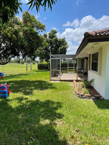 19265 E Saint Andrews Drive, Hialeah, FL 33015
