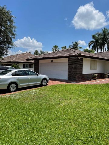 19265 E Saint Andrews Drive, Hialeah, FL 33015