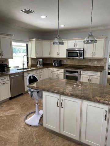 19265 E Saint Andrews Drive, Hialeah, FL 33015