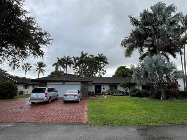 19265 E Saint Andrews Drive, Hialeah, FL 33015