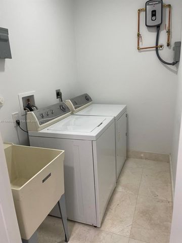 19265 E Saint Andrews Drive, Hialeah, FL 33015