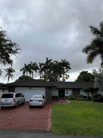 19265 E Saint Andrews Drive, Hialeah, FL 33015