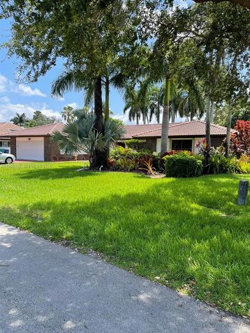 19265 E Saint Andrews Drive, Hialeah, FL 33015