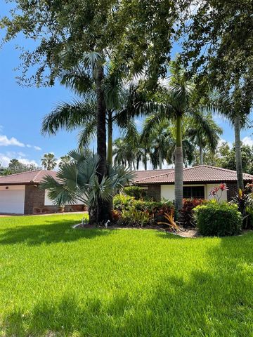 19265 E Saint Andrews Drive, Hialeah, FL 33015