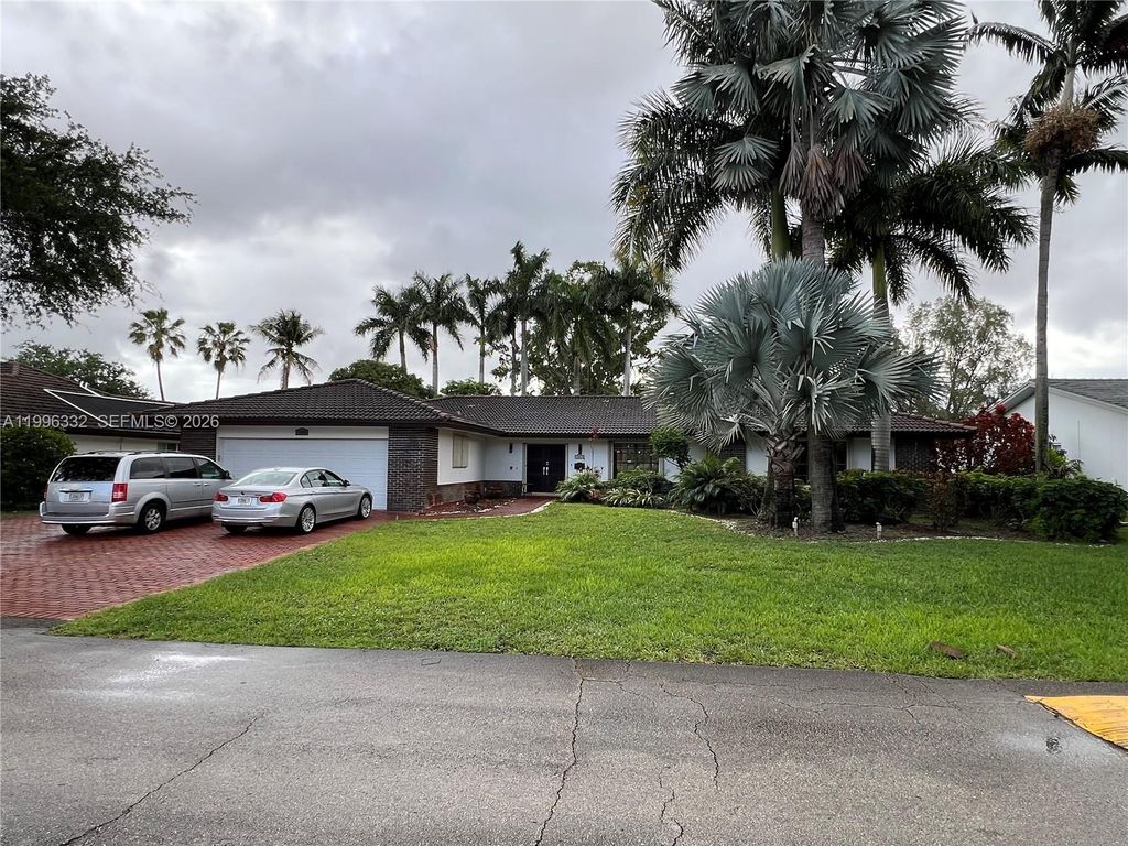 19265 E Saint Andrews Drive, Hialeah, FL 33015