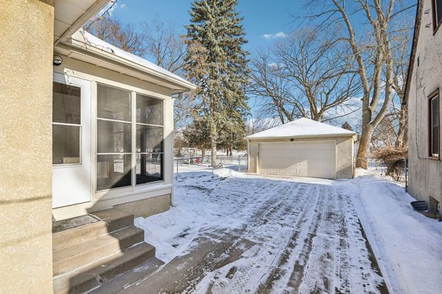 5325 Hiawatha Lane, Minneapolis, MN 55417